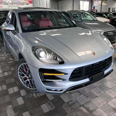 Porsche macan Turbo 2018 sunroof image 3