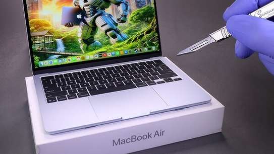 Macbook air m4 2025, 16gb,256 image 4