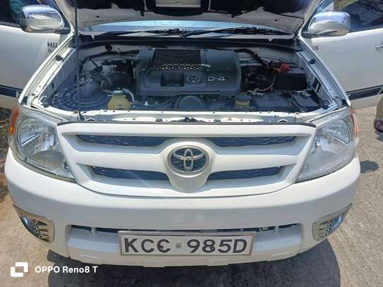TOYOTA HILUX DOUBLE CAB MANUAL 4WD OPTIONAL DIESEL image 7