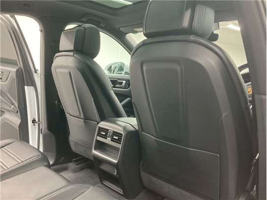 2021 PORSCHE CAYENNE COUPE image 9