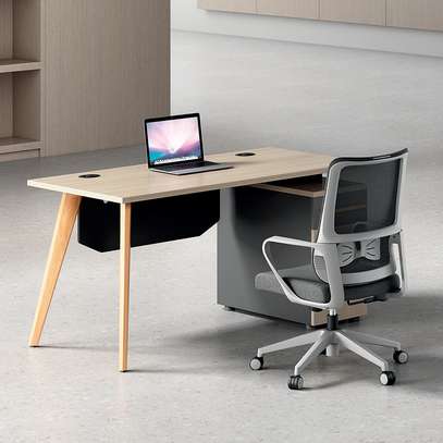 Office Table: High Quality Office Table for Manager Ceo image 3