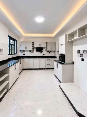🔥 Executive built 3 bedroom All Ensuite Bungalow for sale 🏡 image 8