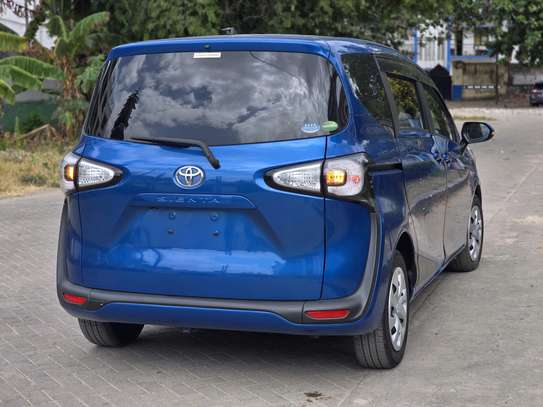 Toyota Sienta Blue 2018 2wd image 8