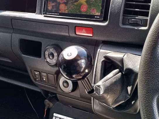 toyota hiace commuter 9l manual on offer image 10