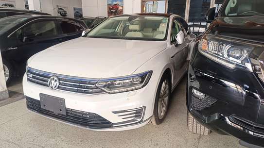 Volkswagen Atreon GTE white 2019 image 2