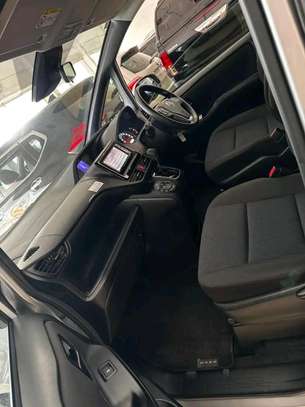 Toyota Noah, 8seater image 2