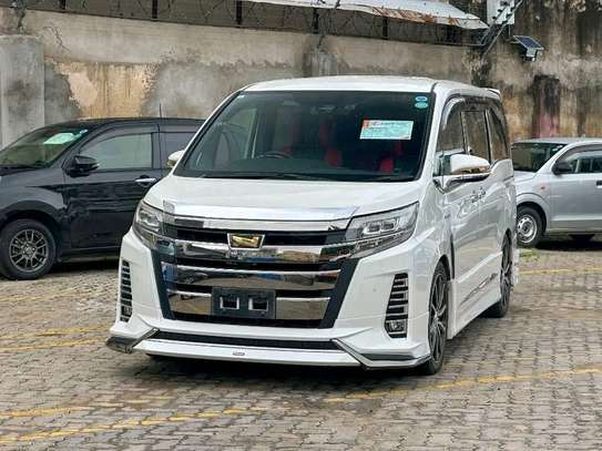 Toyota Noah hybrid white WxB ZRR 2019 image 2
