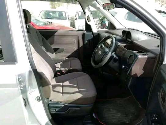 Toyota Spade image 9