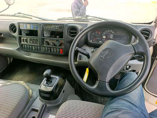 Hino Dutro freezer image 14