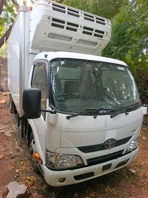 Toyota Dyna freezer body image 9