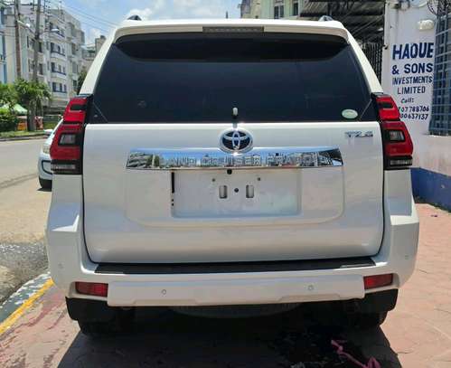 Toyota land Cruiser Prado TZ-G White 2019 image 14