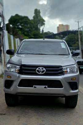 Toyota Hilux single cabin 4w image 4