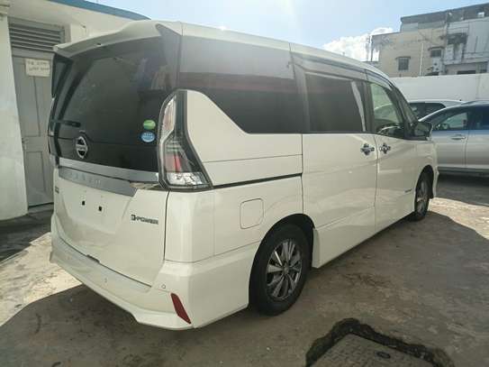 Nissan Serena empower image 4