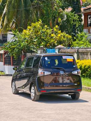 Toyota Sienta hybrid 7seater 2019 image 7