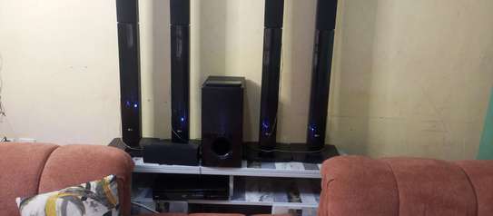 LG home theater system image 2