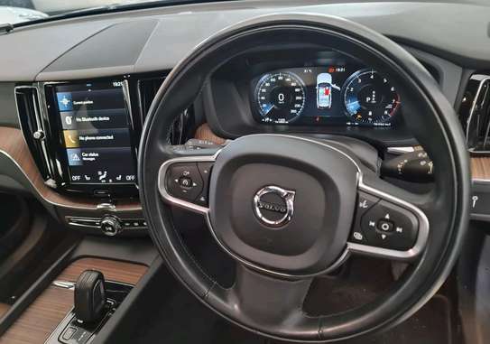 Volvo XC60 B5 AWD  grey 2019 image 5