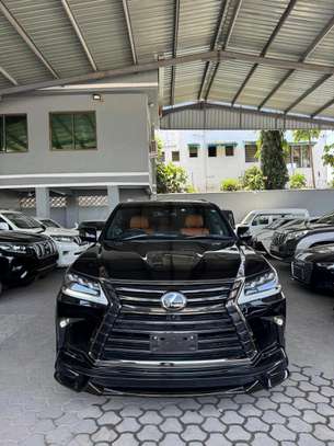 Lexus LX 570 black 2019 image 9