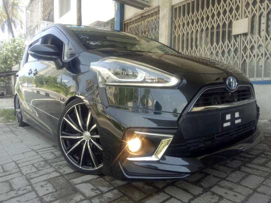 Toyota Sienta hybrid black 2018 XD-L image 6