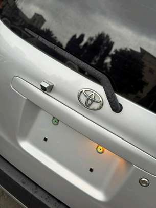 Toyota  succeed silver image 7