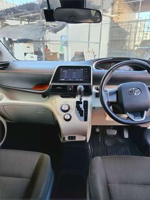 TOYOTA SIENTA HYBRID 2019MODEL 7 SEATER image 3