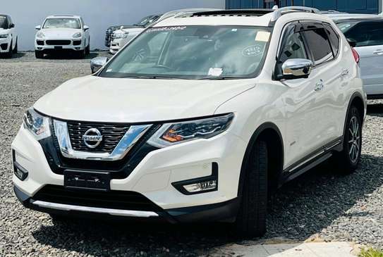 Nissan X Trail hybrid white color 2000cc petrol 2018 model. image 8