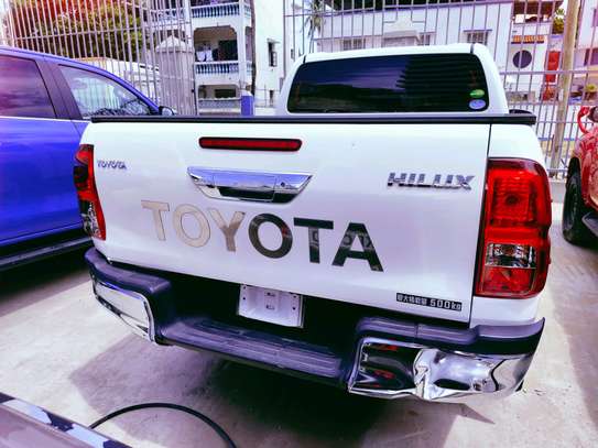 Toyota Hilux double cabin white 2017 diesel 4wd image 12
