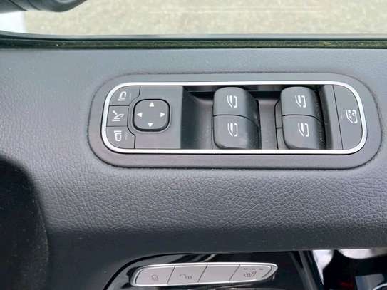 Mercedes Benz G400d image 21