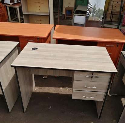 Office working desks image 2