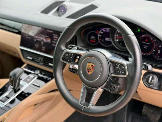 2020 Porsche Cayenne coupe image 15