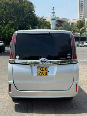 TOYOTA NOAH 2019MODEL 8 SEATER 2WD image 7