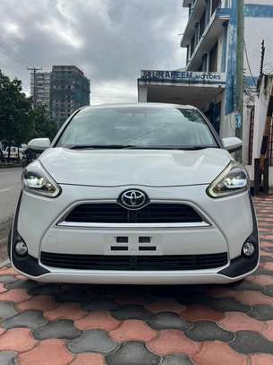 Toyota sienta hybrid image 6