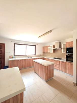 5 Bed Townhouse with En Suite at Lavington image 4