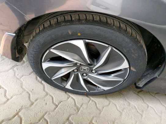 Honda Insight hybrid grey 2019 image 10