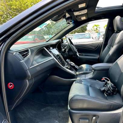 Toyota Harrier premium sunroof 2018 image 9