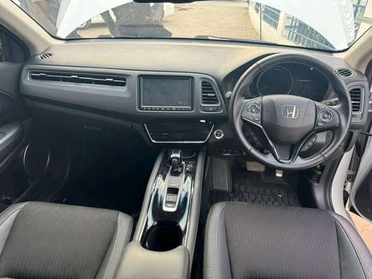 Toyota vezel white image 13
