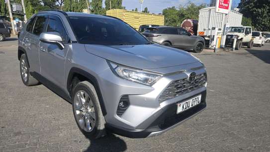 TOYOTA RAV4 2019 NEW SHAPE image 4