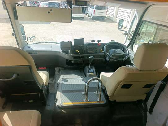 Toyota coaster 2019 image 9