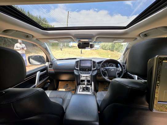 2019 Toyota land cruiser Sahara image 15