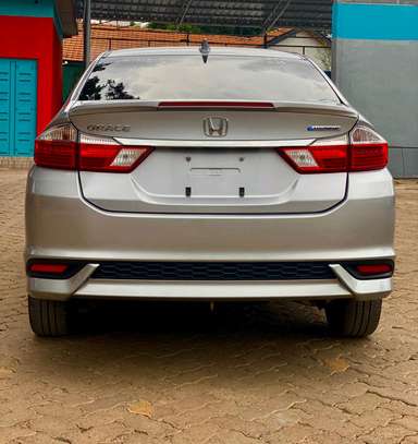 Make Honda Grace 2019 model silver color. image 6