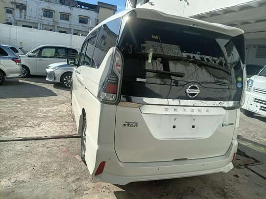 Nissan Serena empower image 6