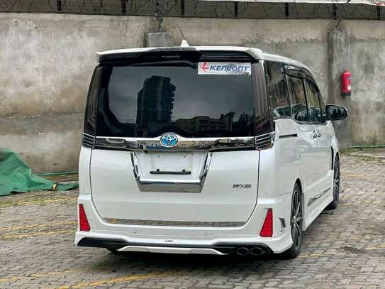 Toyota Noah hybrid white WxB ZRR 2019 image 12