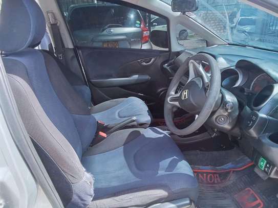 Honda fit hybrid image 2