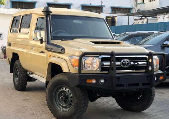 Toyota land Cruiser V8 Hard top 2018 image 2