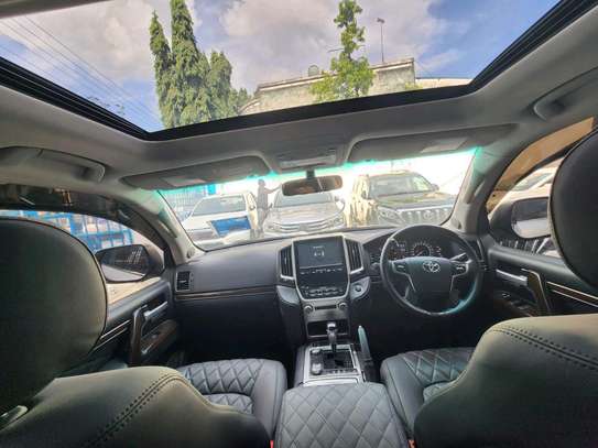 Toyota Land cruiser V8 Sahara Diesel 2018 image 4