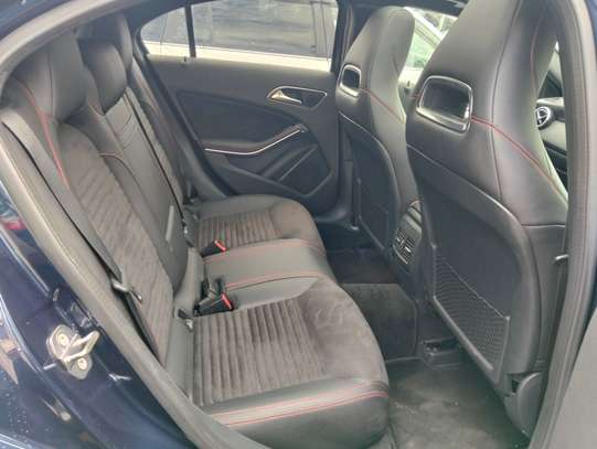 Mercedes A180 with sunroof image 8