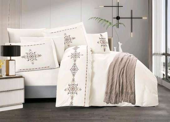 Luxurious Duvet Cover image 3