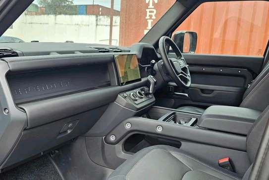 Land Rover Defender 110 2024 image 7