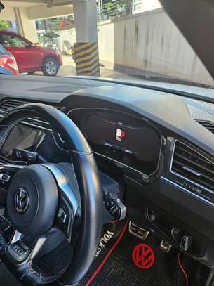 Sunroof Volkswagen Tiguan R-Line 4-Motion image 5