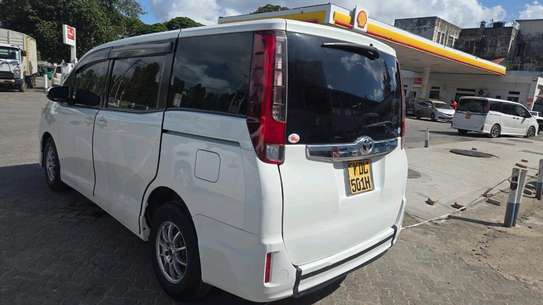 TOYOTA NOAH 2016MODEL 8 SEATER image 6