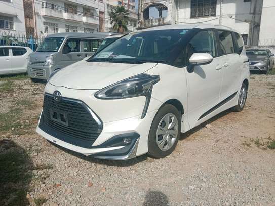 Toyota sienta hybrid system image 2